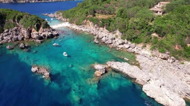 Острів Корфу Греція Повітряний Вид Красивого Подвійного Пляжу Бірюзовими Чистими — стокове відео