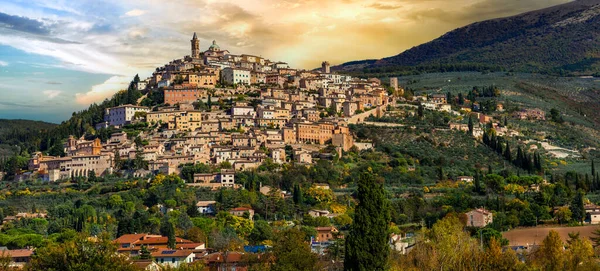 Traditionele Schilderachtige Landschap Van Italië Beroemde Middeleeuwse Heuveldorpen Van Umbrië — Stockfoto