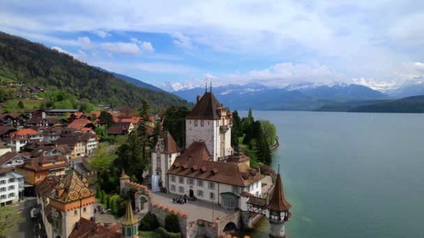 Aerial Drone Video Oberhofen Most Beautiful Castle Visit Lake Thun — ストック動画