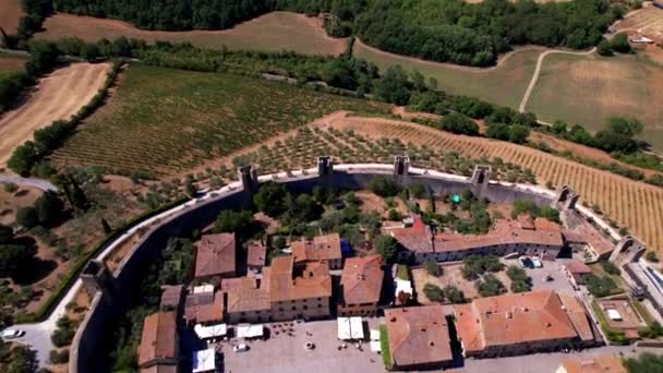 Aerial Drone View Fortified Medieval Town Castle Monteriggioni Tuscany Siena — Vídeos de Stock