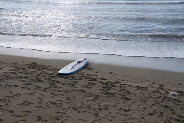 Plaj ve sörf tahtası — Stok fotoğraf