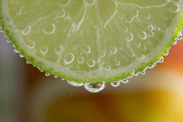 Lime in the bubbles — Stock Photo, Image