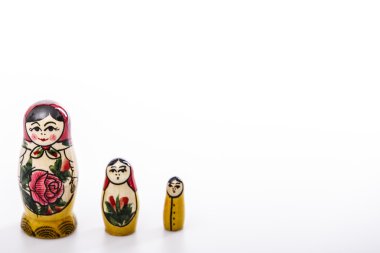 Beyaz bir arka plan üzerinde izole matryoshka Rus bebek