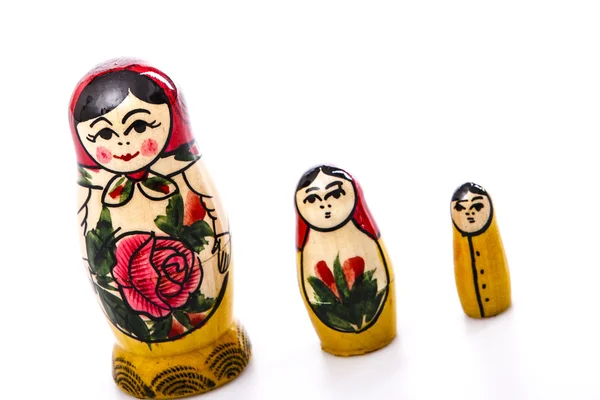 Muñecas rusas Matryoshka Aislado sobre un fondo blanco — Foto de Stock