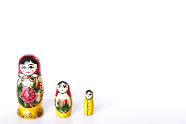 Beyaz bir arka plan üzerinde izole matryoshka Rus bebek