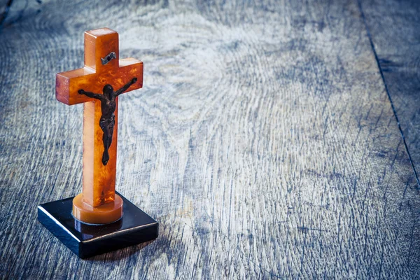 Beautiful old cross with jesus on the old wooden floor — Stock Photo, Image