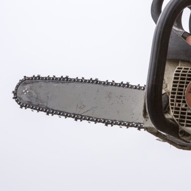 adam onun arka bahçesinde bir günlük kesme tezgahlar