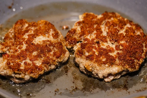 Hamburger maken — Stockfoto