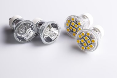 Modern led ampuller ile klasik eski Ampüller