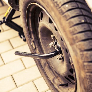 Tires değiştirme