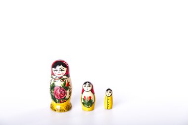 Beyaz bir arka plan üzerinde izole matryoshka Rus bebek