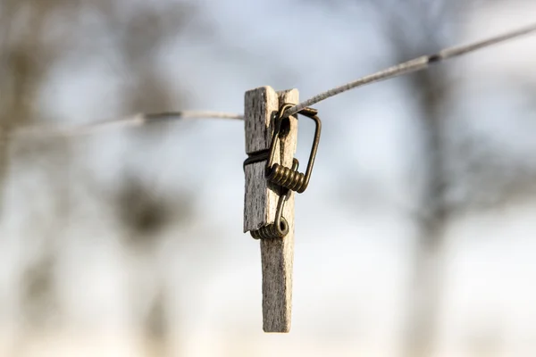 Broken clothespin on the wire — Stock Photo, Image