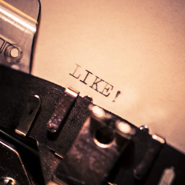 Старая пишущая машинка с текстом типа — стоковое фото