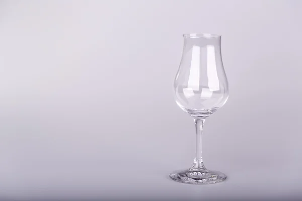 Άδειο ποτήρι ρούμι σε άσπρο φόντο — Φωτογραφία Αρχείου