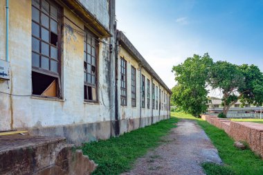 İkinci Dünya Savaşı sırasında kağıt ve banknot üretirken kullanılan eski kağıt fabrikası Kanchanaburi, Tayland 'da yeni bir halk gösterisine dönüştü. (Turizmle Kültürel Ekonomi) Tarihi binalar.