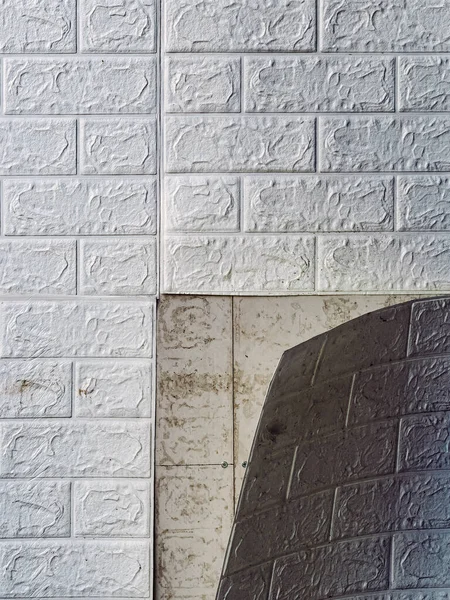 Tapéta Kezd Lehámlani Régi Fehér Téglák Tapéta Lehúzott Falról Szobában — Stock Fotó
