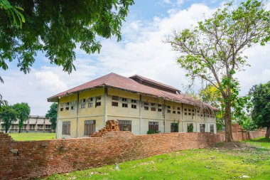 İkinci Dünya Savaşı sırasında kağıt ve banknot üretirken kullanılan eski kağıt fabrikası Kanchanaburi, Tayland 'da yeni bir halk gösterisine dönüştü. (Turizmle Kültürel Ekonomi) Tarihi binalar.