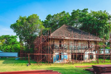 İkinci Dünya Savaşı sırasında kağıt ve banknot üretirken kullanılan eski kağıt fabrikası Kanchanaburi, Tayland 'da yeni bir halk gösterisine dönüştü. (Turizmle Kültürel Ekonomi) Tarihi binalar.