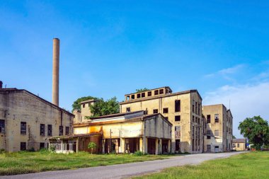 İkinci Dünya Savaşı sırasında kağıt ve banknot üretirken kullanılan eski kağıt fabrikası Kanchanaburi, Tayland 'da yeni bir halk gösterisine dönüştü. (Turizmle Kültürel Ekonomi) Tarihi binalar.