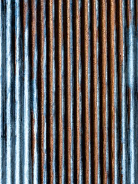 Eski ve paslı çinko çarşaf duvarının artistiği. Klasik stil metal yaprak çatı dokusu. Eski metal levha deseni. Paslı metal ya da yanlamasına. Galvanizasyon aşınması. Geçmiş kavramında arkaplan ve doku