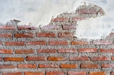 Çatlak tuğla ve beton duvar. Eski tuğlalar duvar ve çimento. Tuğla duvar desenli arka plan dokusu. Eski ve eski tarz desenli soyut duvar kağıdı dokusu. Ev veya ofis tasarımı arkaplanı.