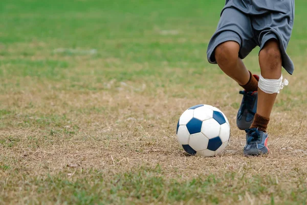 Clase Fútbol Infantil Niños Kindergarten Primaria Jugando Fútbol Campo Grupo —  Fotos de Stock