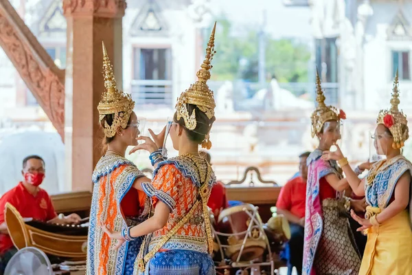 Nakhonpathom Thailand February 2021 Tradiční Thajský Tanec Ochranným Obličejovým Štítem — Stock fotografie