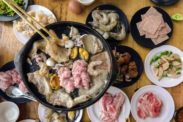 Barbecue Barbecue Essen Menschen Grillen Schweinefleisch Mahlzeit Schalentiere Und Garnelen — Stockfoto