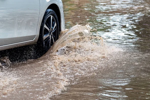 Car Passing Flooded Road Driving Car Flooded Road Flood Caused — Stock Photo, Image