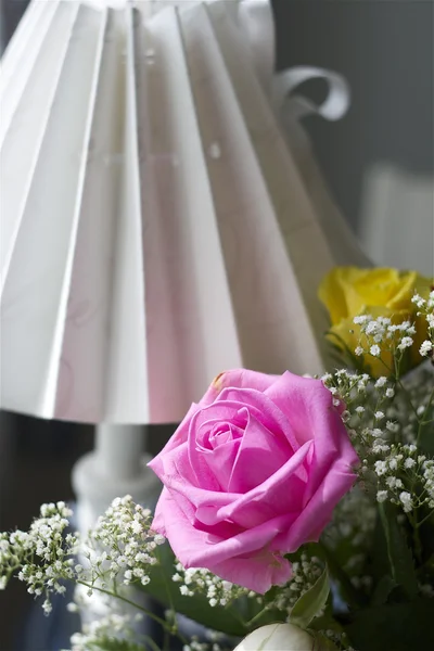 粉红玫瑰孤独 — 图库照片