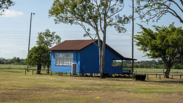 Una Casa Club Pintada Azul Brillante Para Club Pony Rural — Foto de Stock