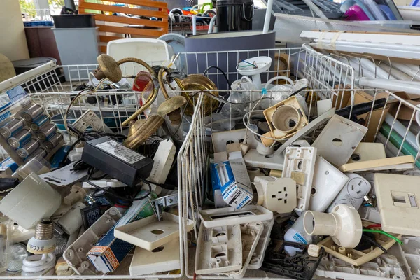 Mackay Queensland Australia Ottobre 2021 Una Pila Oggetti Elettrici Scaricati — Foto Stock