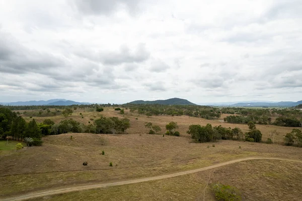 Paisagem Aérea Drones Sobre Campo Com Uma Estrada Terra Primeiro — Fotografia de Stock