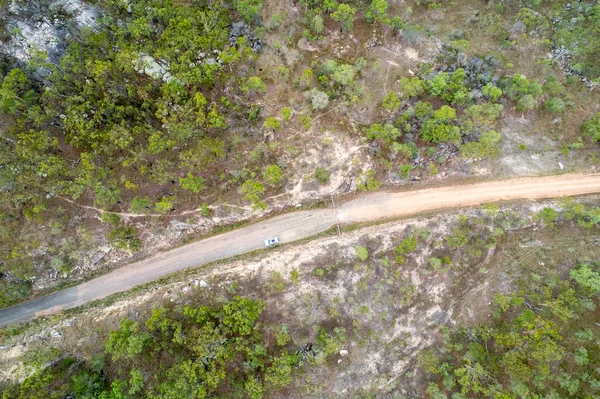 Drone Vista Aérea Mirando Hacia Abajo Coche Estacionado Lado Una — Foto de Stock