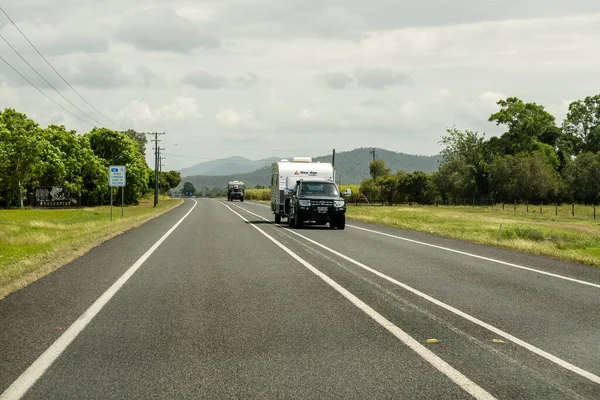 Bruce Highway Mackay Townsville Queensland Australia Listopad 2021 Samochody Ciągnące — Zdjęcie stockowe