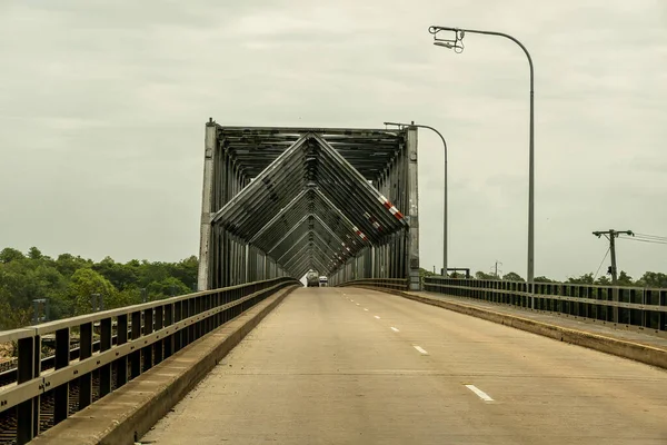 Подход Большому Стальному Мосту Через Реку Бурдекин Айре Северном Квинсленде — стоковое фото