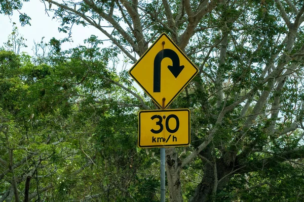 Roadside Kant Kilometer Uur Wijten Aan Bocht Weg Vooruit — Stockfoto