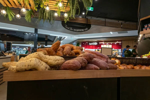 Townsville Queensland Austrália Novembro 2021 Batatas Doces Venda Prateleiras Supermercados — Fotografia de Stock