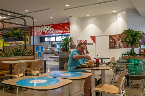 Townsville Queensland Austrália Novembro 2021 Cliente Sexo Masculino Almoçando Uma — Fotografia de Stock