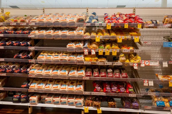 Townsville Queensland Avustralya Kasım 2021 Süpermarket Raflarında Satılık Ekmek Fırın — Stok fotoğraf