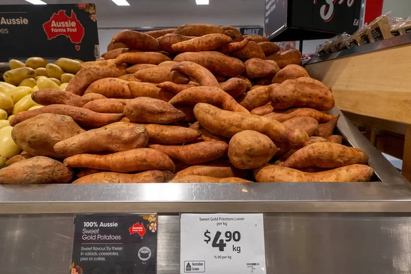 Townsville Queensland Austrália Novembro 2021 Batatas Doces Lavadas Venda Supermercado — Fotografia de Stock