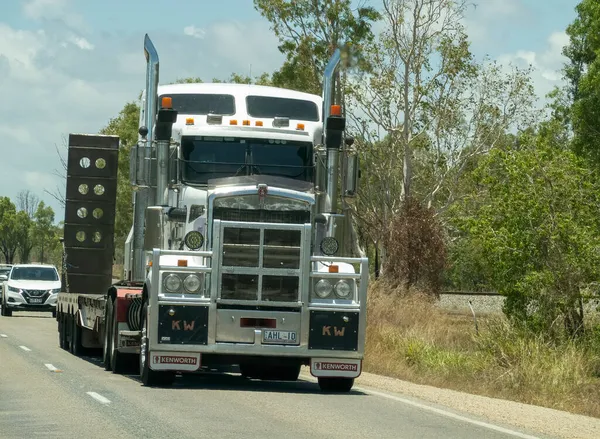 Bruce Highway Townsville Mackay Queensland Australia November 2021 Semi Trailer — стоковое фото