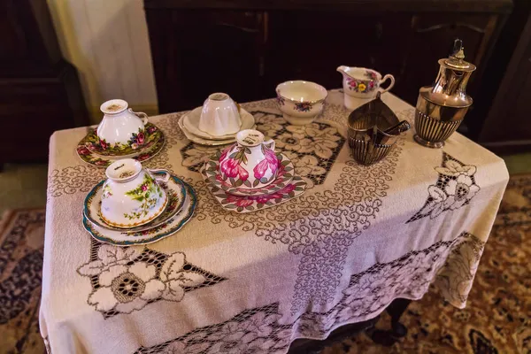 Conjunto Mesa Con Ropa Cama Vajilla Para Tarde Granja Histórica — Foto de Stock