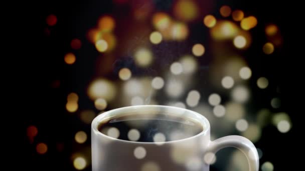 Parlak Işıklarla Çevrili Bir Fincan Sıcak Kahvenin Sinemada Çekilmiş Görüntüleri — Stok video