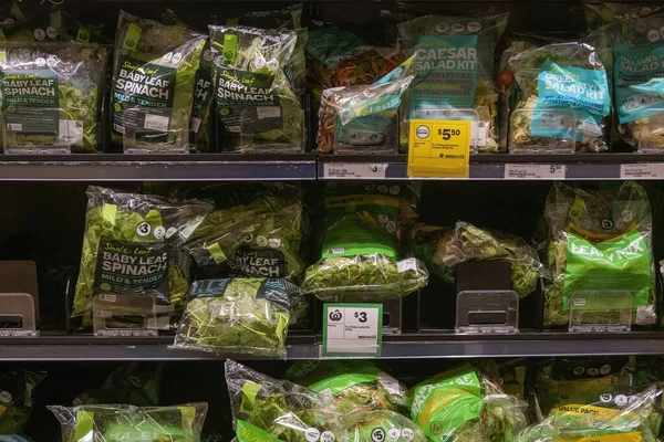 Mackay Queensland Austrália Dezembro 2021 Saladas Embaladas Para Venda Prateleiras — Fotografia de Stock