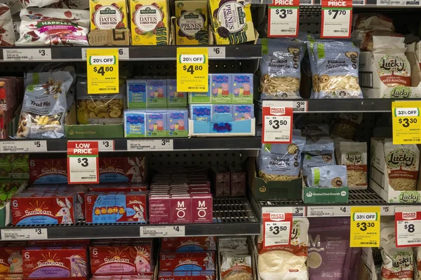 Mackay Queensland Avustralya Aralık 2021 Süpermarket Raflarında Fındık Kuru Meyve — Stok fotoğraf