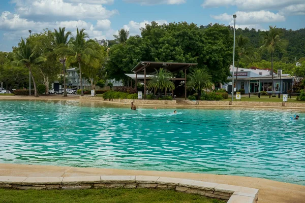 Airlie Beach Queensland Austrália Janeiro 2022 Pessoas Nadando Lagoa Pública — Fotografia de Stock