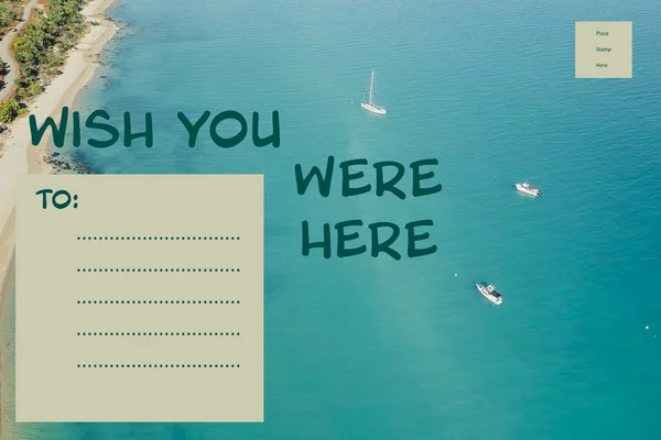 载有澳大利亚格洛斯特角游艇上方无人驾驶海景的地址和邮票空间的明信片 — 图库照片