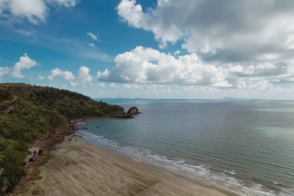Drone Paisaje Escénico Playa Montaña Cape Hillsborough Queensland Australia — Foto de Stock