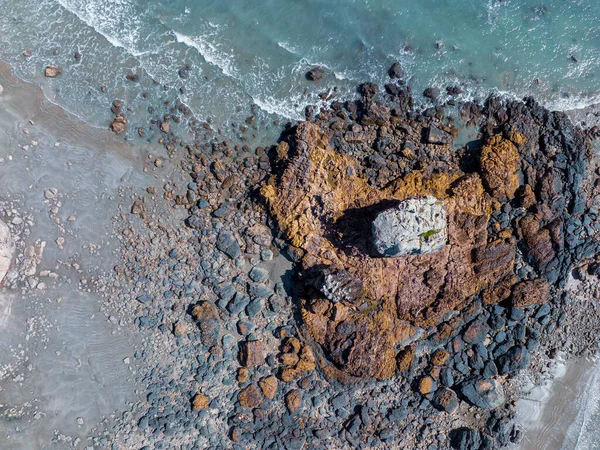 Drone Vista Panorámica Sobre Rocas Expuestas Marea Baja — Foto de Stock